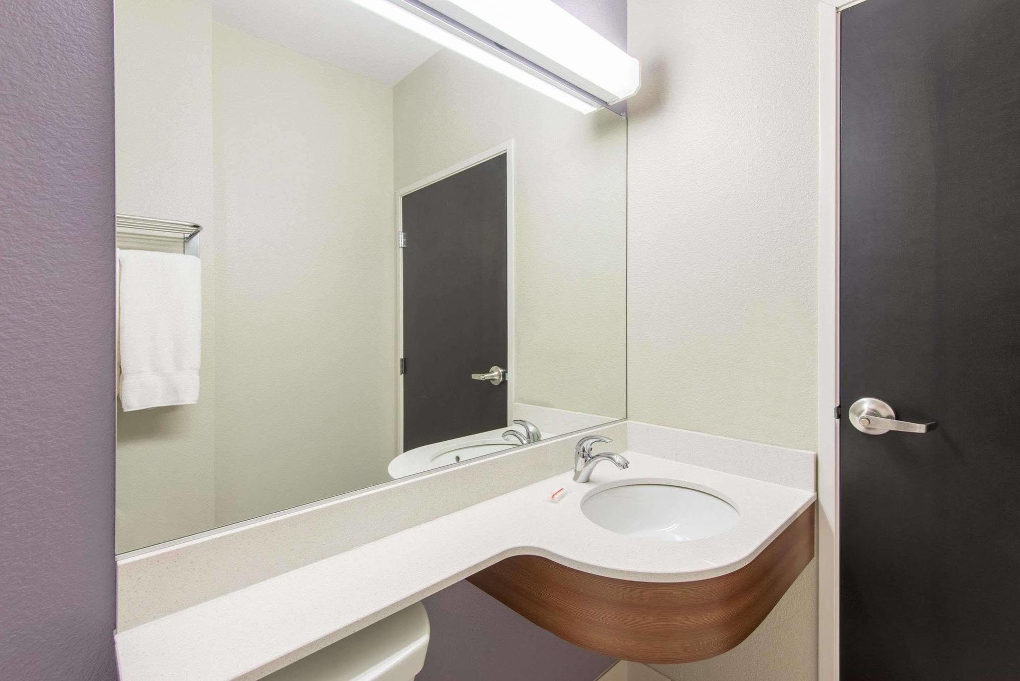 Microtel Inn & Suites By Wyndham Cadiz Kültér fotó